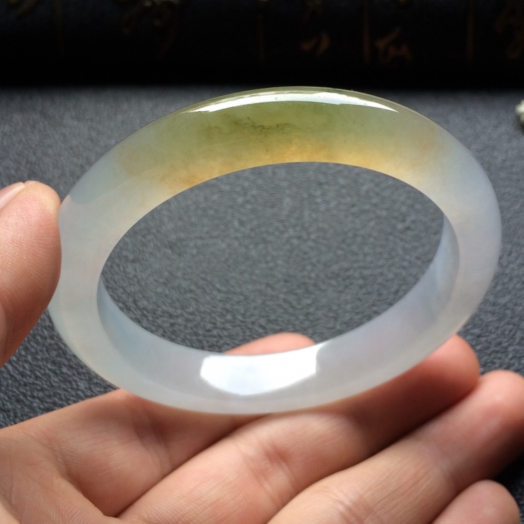 （超值推荐）糯冰种略带褐黄翡手镯（54.2mm）