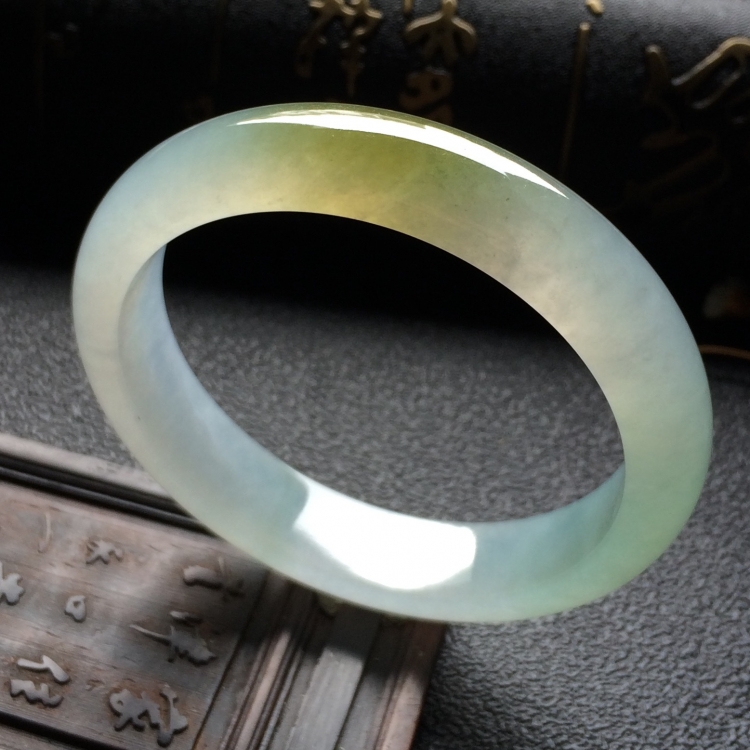 （超值推荐）糯冰种略带褐黄翡手镯（54.1mm）