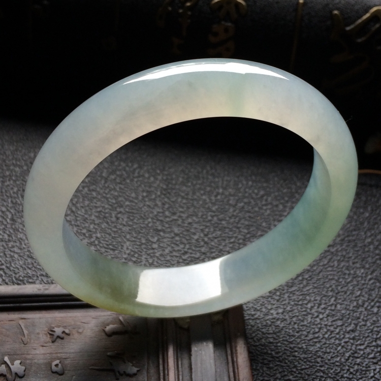 （超值推荐）糯冰种略带褐黄翡手镯（54.1mm）