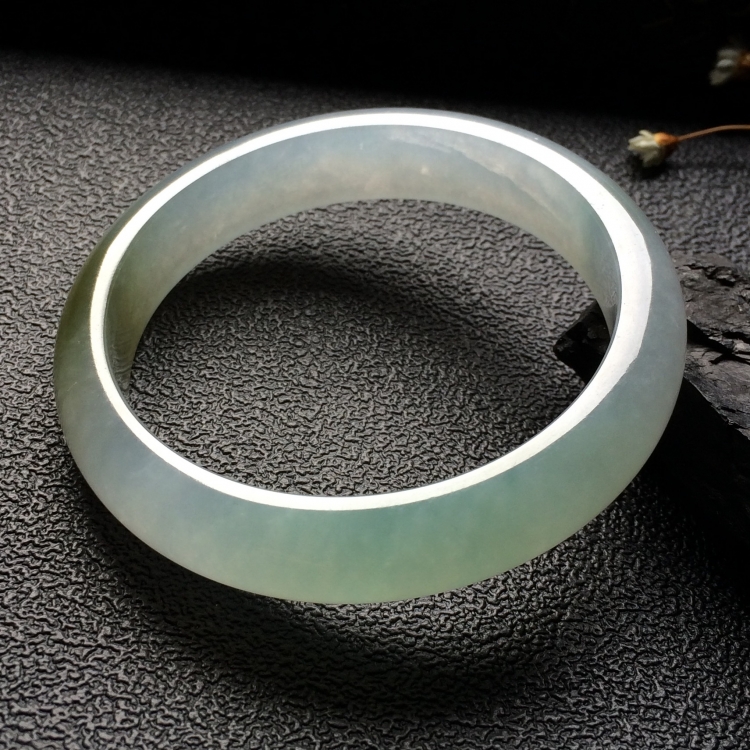 （超值推荐）糯冰种略带褐黄翡手镯（54.1mm）