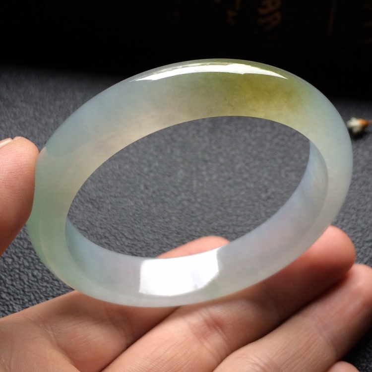 （超值推荐）糯冰种略带褐黄翡手镯（54.1mm）