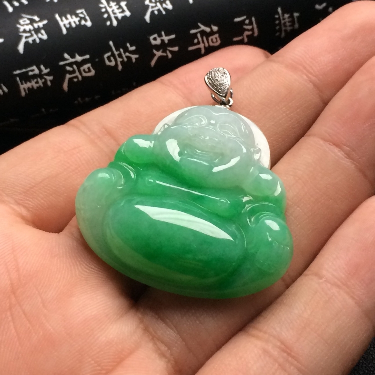 （超值推荐）糯冰种飘翠玉佛挂件（金扣）