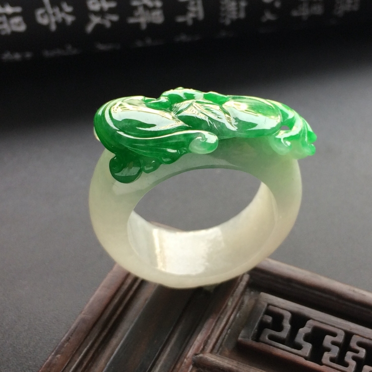 （超值推荐）糯冰种飘翠福在眼前扳指