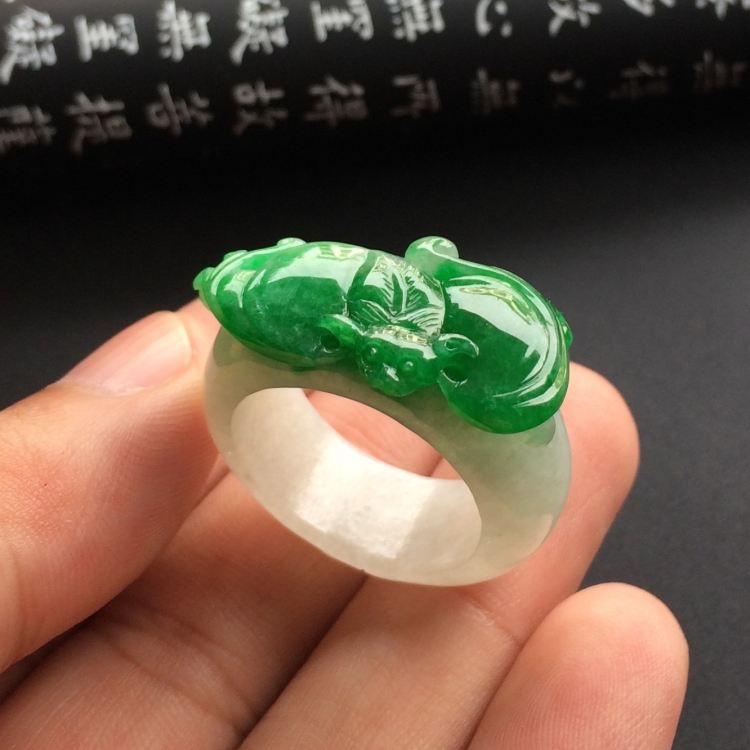 （超值推荐）糯冰种飘翠福在眼前扳指