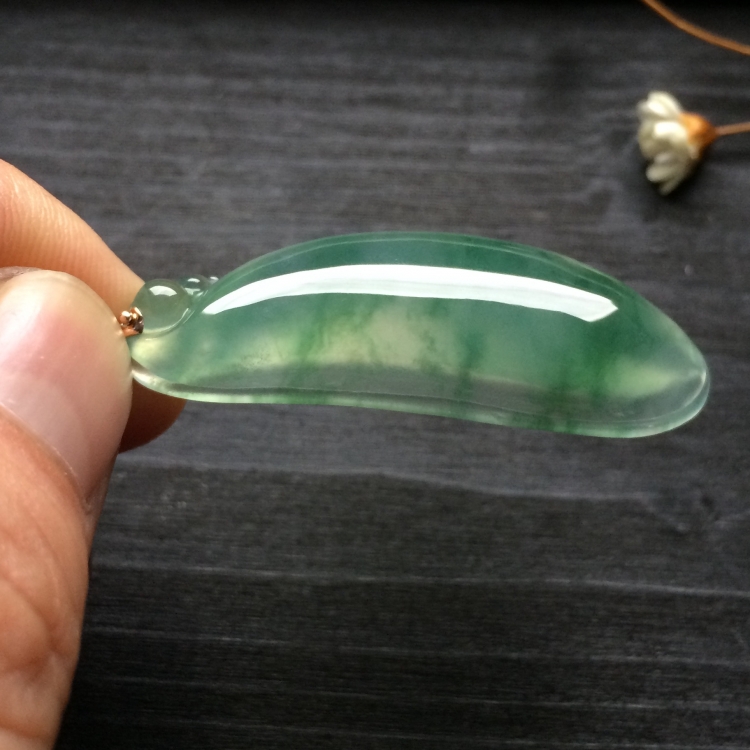 （超值推荐）冰种飘花福瓜挂件（金扣）