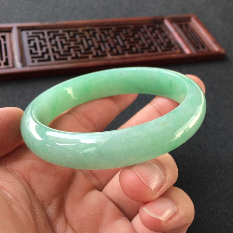 (超值推荐)糯冰种豆色手镯(57.6mm)