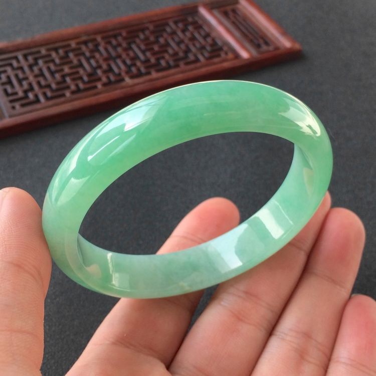 (超值推荐)糯冰种豆色手镯(57.6mm)