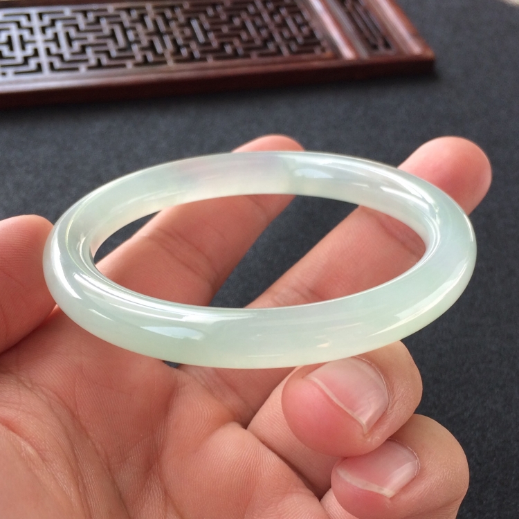 (超值推荐)冰种晴水圆条手镯(54mm)