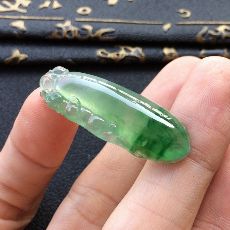 (超值推荐)冰种飘绿花福瓜挂件