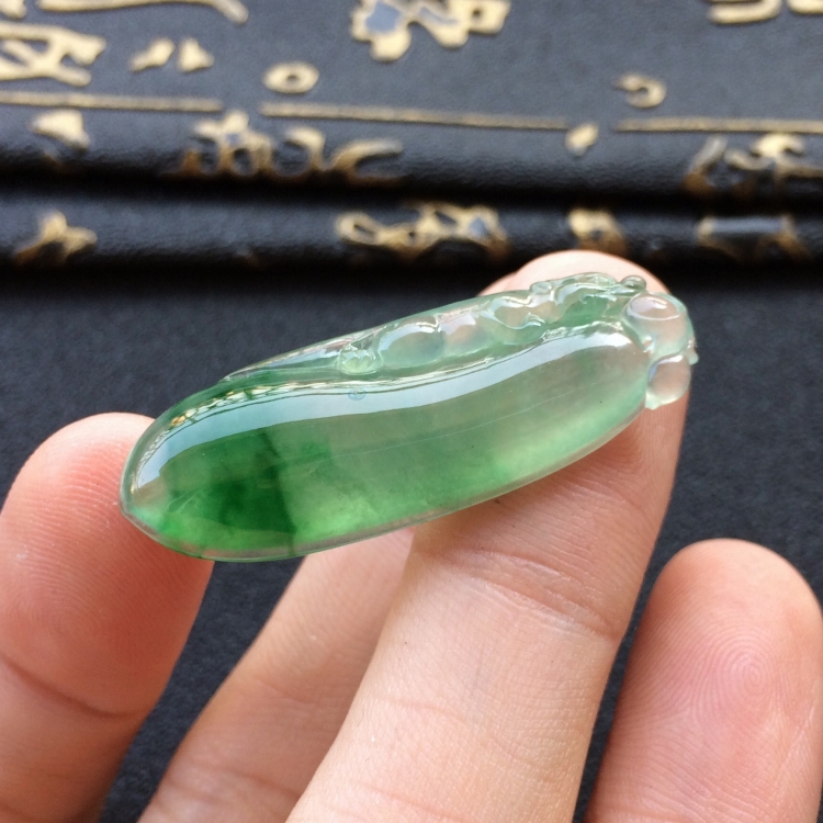 (超值推荐)冰种飘绿花福瓜挂件