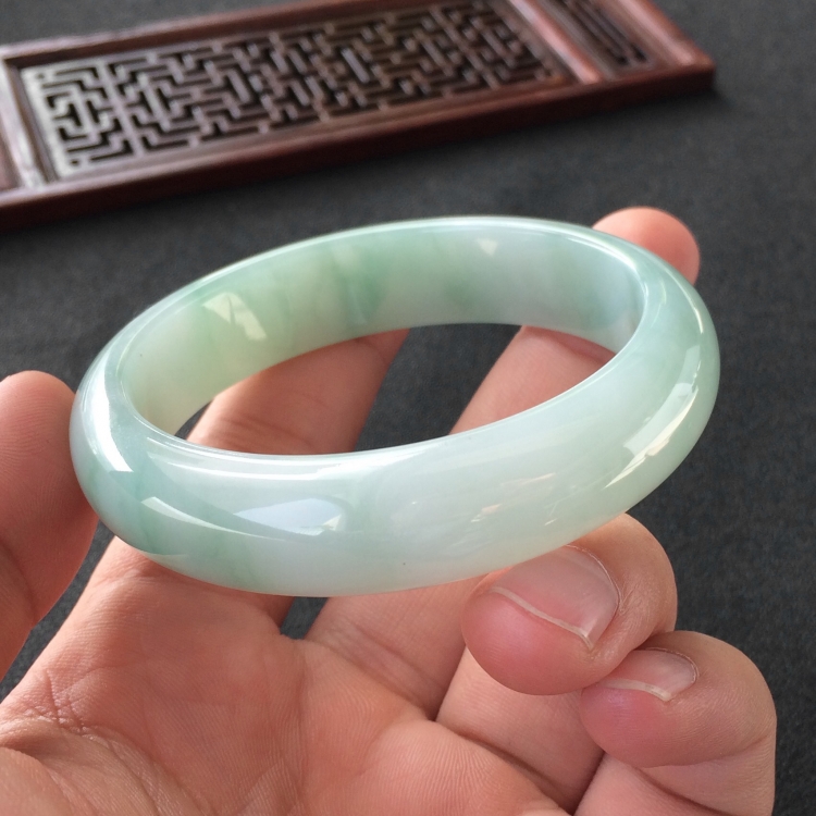 (超值推荐)糯冰种飘花手镯(54mm)
