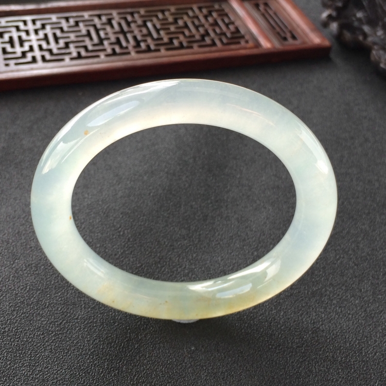 (超值推荐)冰种晴水略带淡黄翡圆条手镯(55.3mm)