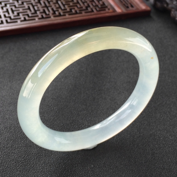 (超值推荐)冰种晴水略带淡黄翡圆条手镯(55.3mm)