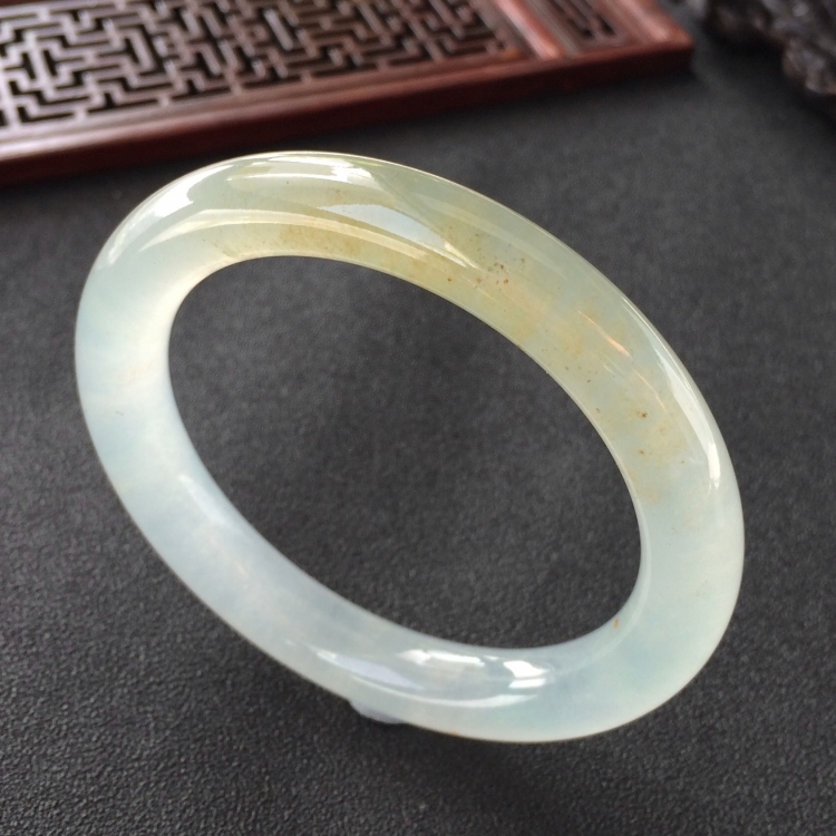 (超值推荐)冰种晴水略带淡黄翡圆条手镯(55.3mm)