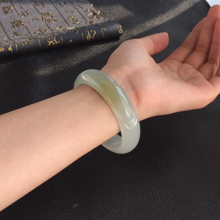 (超值推荐)冰种晴水略带淡黄翡手镯(58.7mm)
