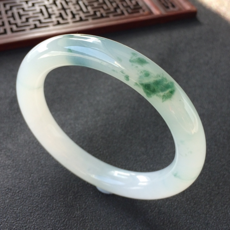 (超值推荐)糯冰种飘花圆条手镯(55.6mm)