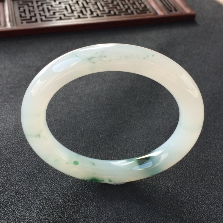 (超值推荐)糯冰种飘花圆条手镯(55.6mm)