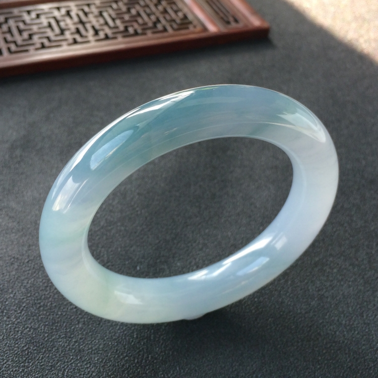 (超值推荐)糯冰种紫罗兰飘花圆条手镯(56.1mm)