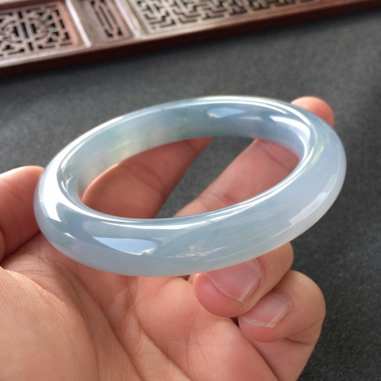 (超值推荐)糯冰种紫罗兰飘花圆条手镯(56.1mm)