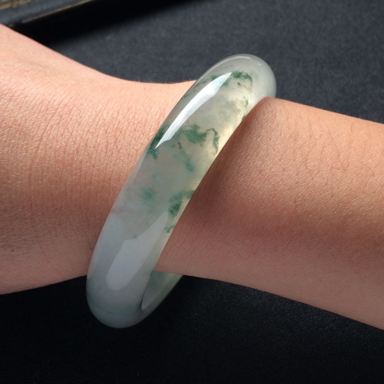 （超值推荐）冰种飘花手镯（58mm）