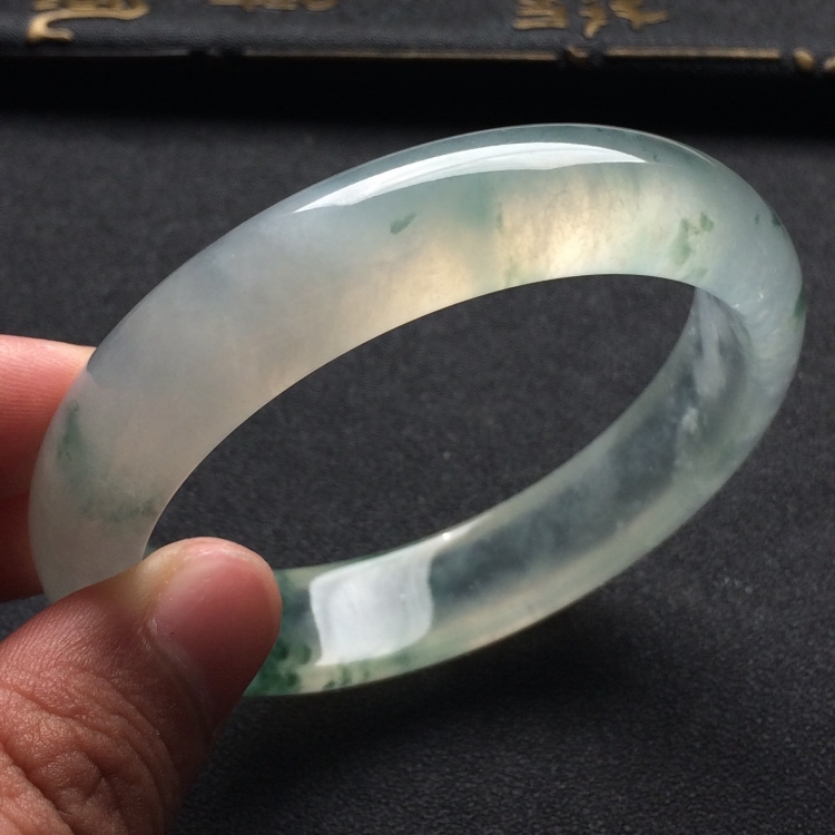 （超值推荐）冰种飘花手镯（58mm）