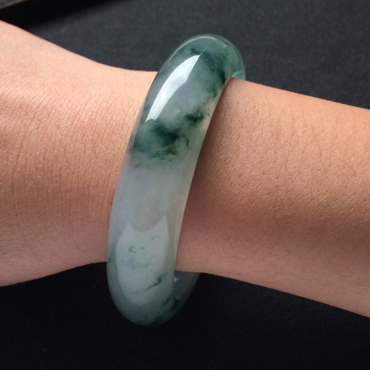 （超值推荐）冰种飘花手镯（56.2mm）