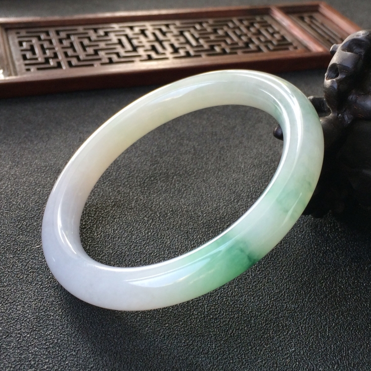(超值推荐)糯冰种飘花圆条手镯(54.5mm)