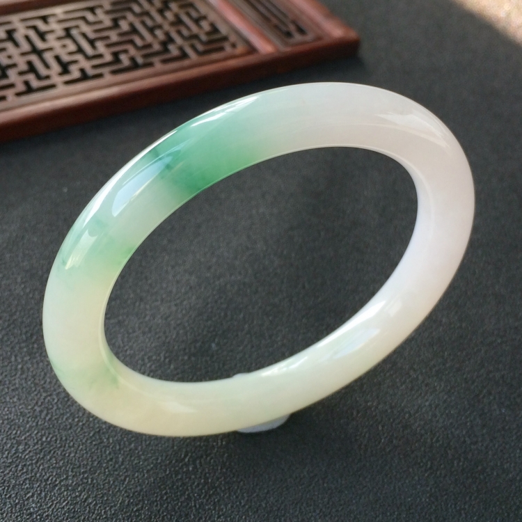 (超值推荐)糯冰种飘花圆条手镯(54.5mm)