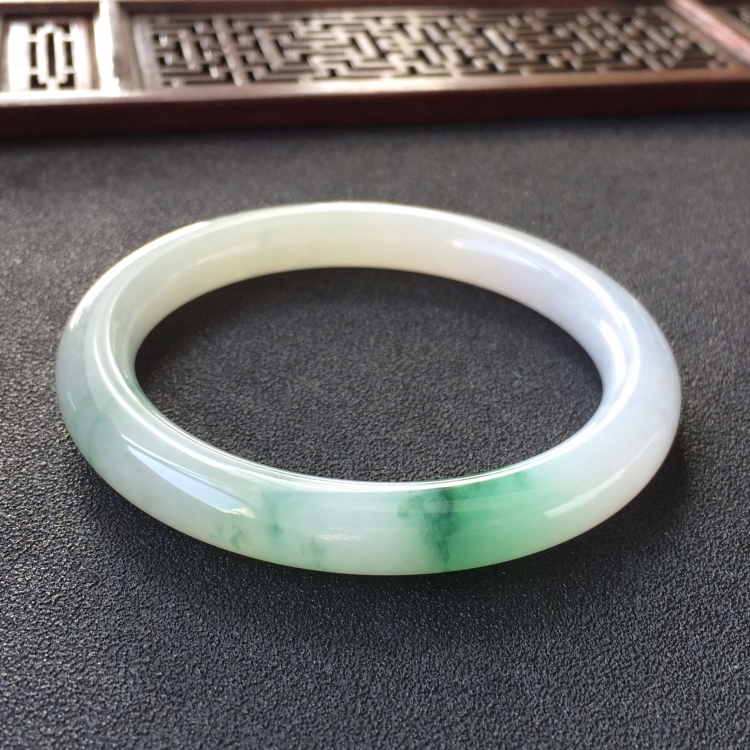 (超值推荐)糯冰种飘花圆条手镯(54.5mm)