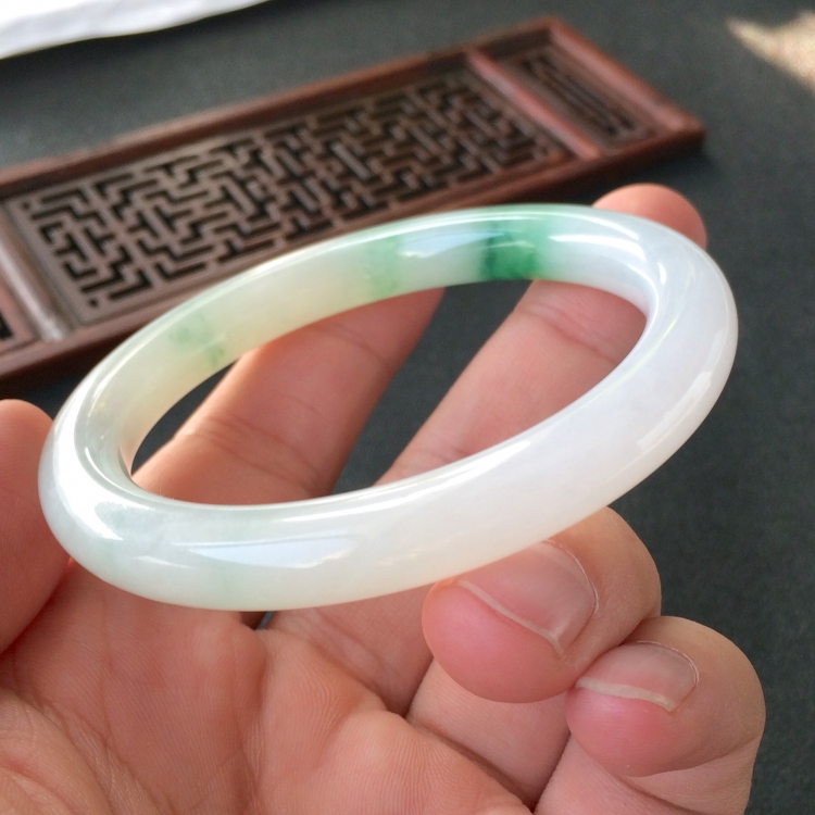 (超值推荐)糯冰种飘花圆条手镯(54.5mm)