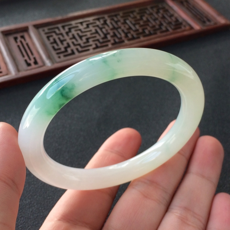 (超值推荐)糯冰种飘花圆条手镯(54.5mm)