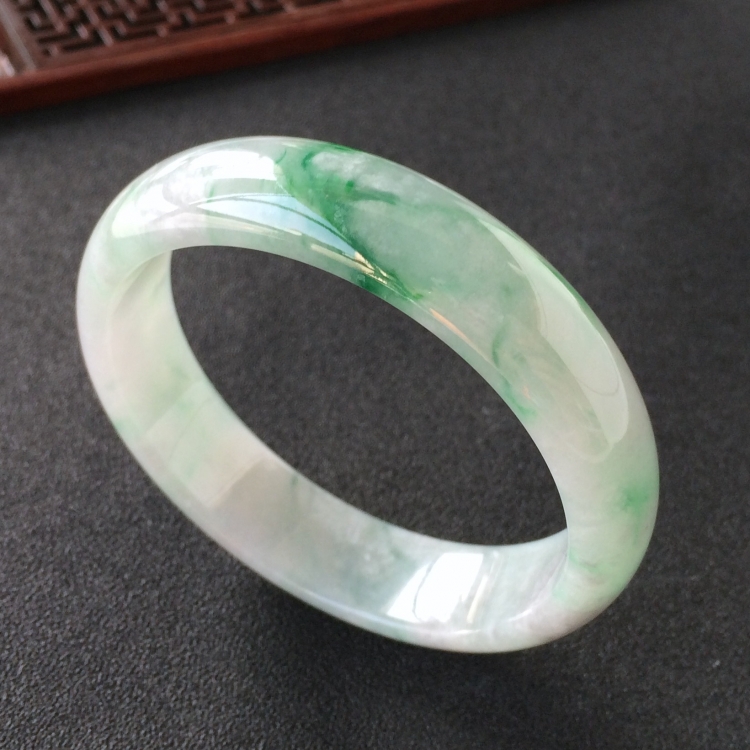 (超值推荐)糯冰种飘翠手镯(57mm)