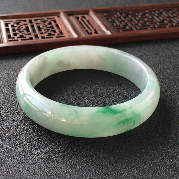 (超值推荐)糯冰种飘翠手镯(57mm)
