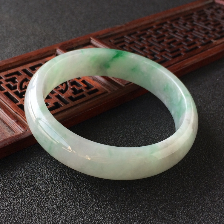 (超值推荐)糯冰种飘翠手镯(57mm)