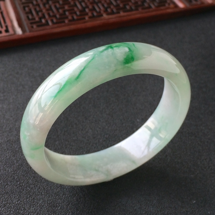 (超值推荐)糯冰种飘翠手镯(57mm)