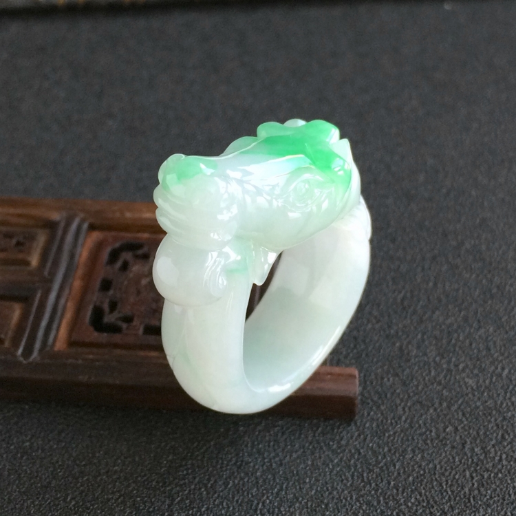 (超值推荐)糯冰种飘翠马到成功扳指