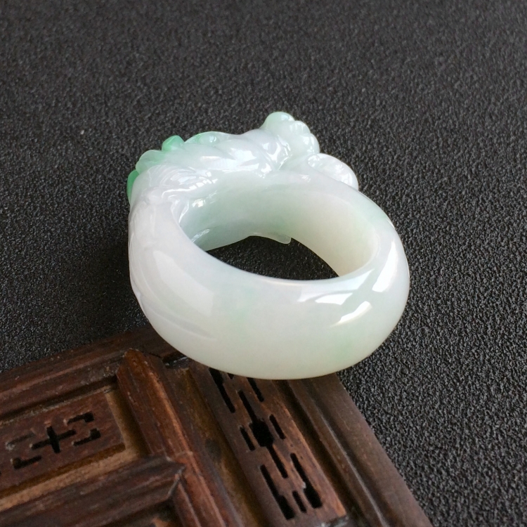 (超值推荐)糯冰种飘翠马到成功扳指