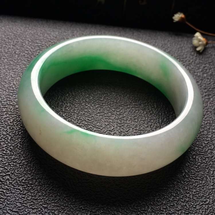（超值推荐）糯冰种飘翠手镯（54mm）