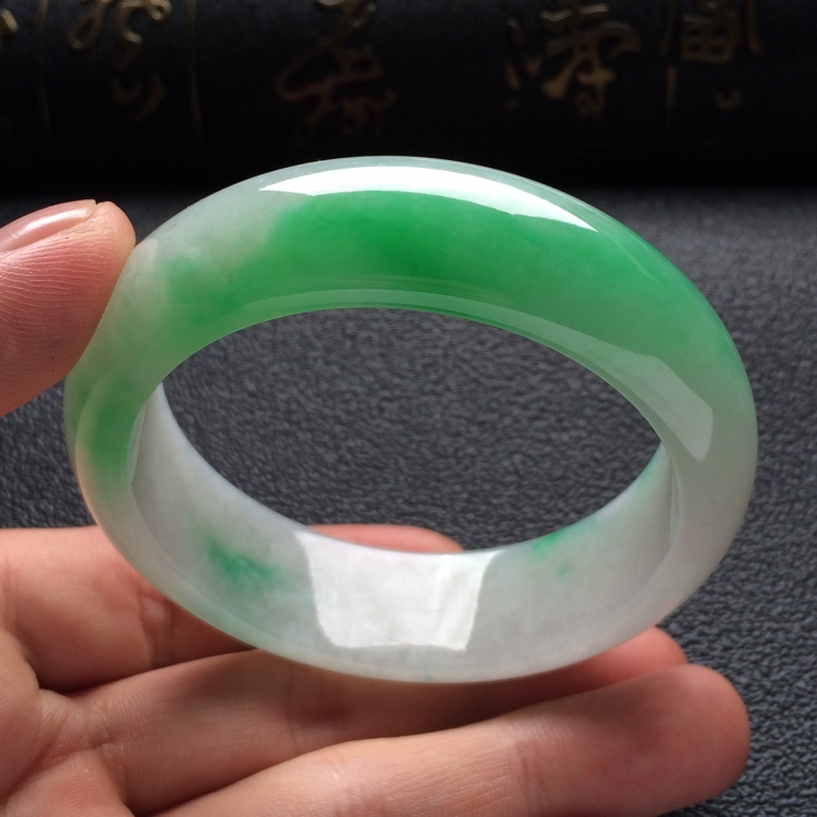 （超值推荐）糯冰种飘翠手镯（54mm）