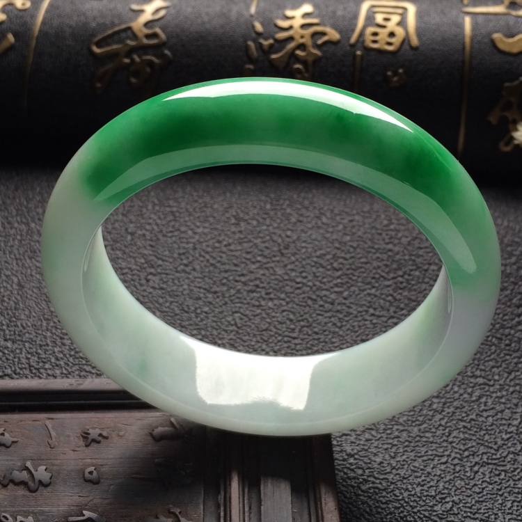 （超值推荐）糯冰种飘翠手镯（56.7mm）