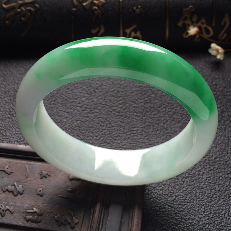 （超值推荐）糯冰种飘翠手镯（56.7mm）