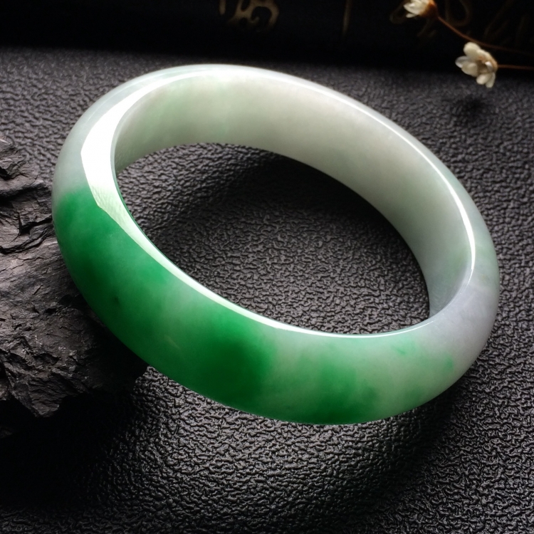 （超值推荐）糯冰种飘翠手镯（56.7mm）