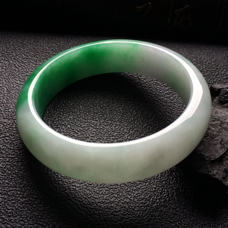 （超值推荐）糯冰种飘翠手镯（56.7mm）