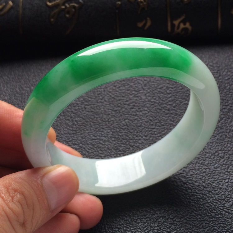 （超值推荐）糯冰种飘翠手镯（56.7mm）