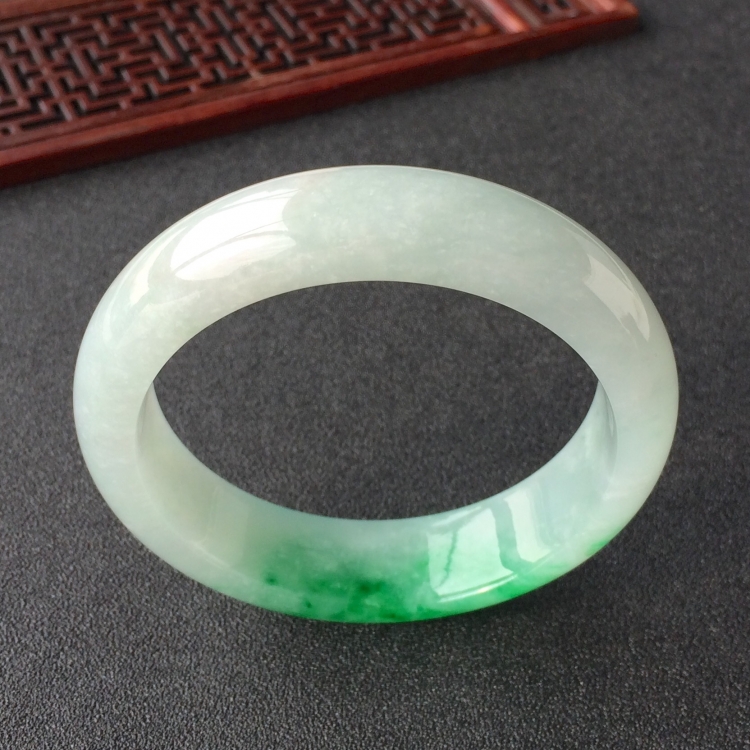 (超值推荐)糯冰种飘翠手镯(56.7mm)