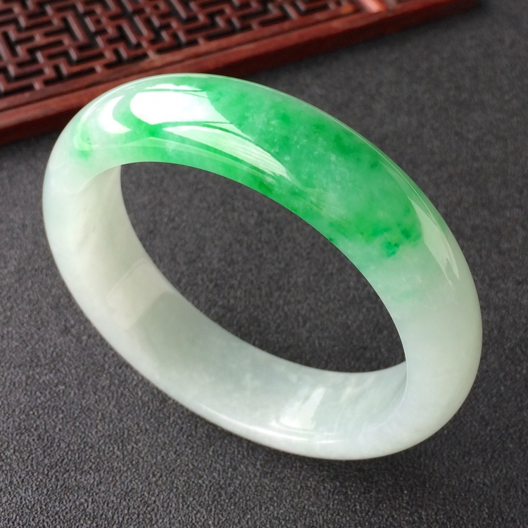 (超值推荐)糯冰种飘翠手镯(56.7mm)