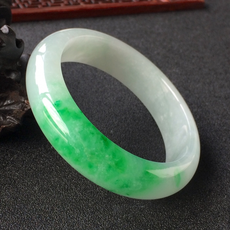 (超值推荐)糯冰种飘翠手镯(56.7mm)