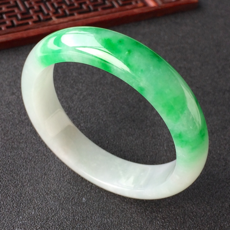 (超值推荐)糯冰种飘翠手镯(55.4mm)