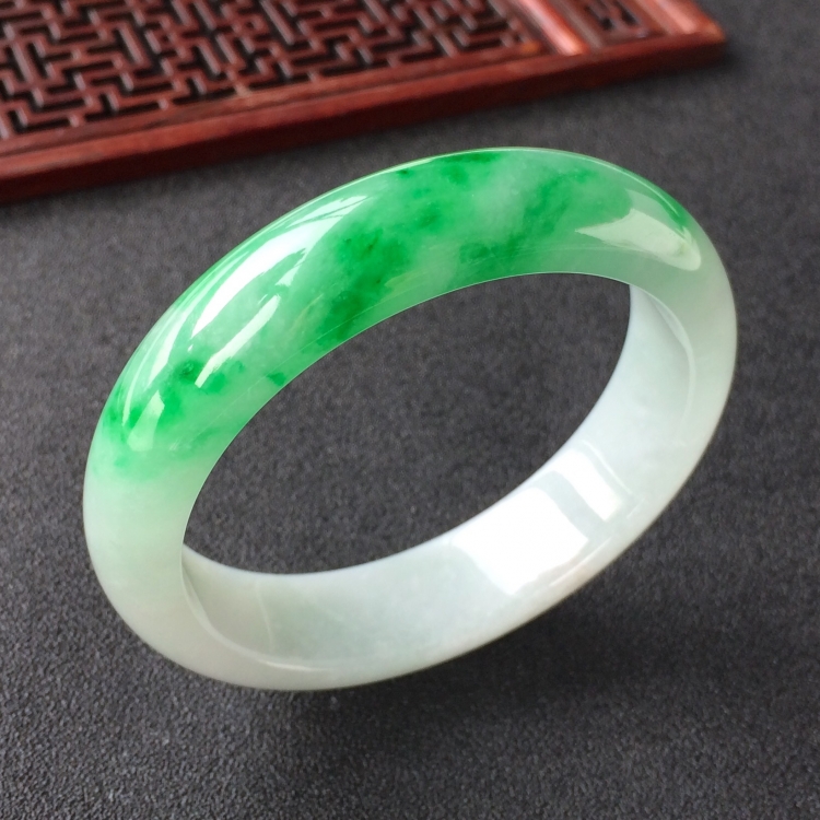 (超值推荐)糯冰种飘翠手镯(55.4mm)