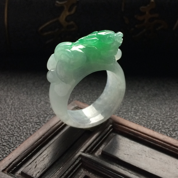 （超值推荐）糯冰种飘翠貔貅扳指